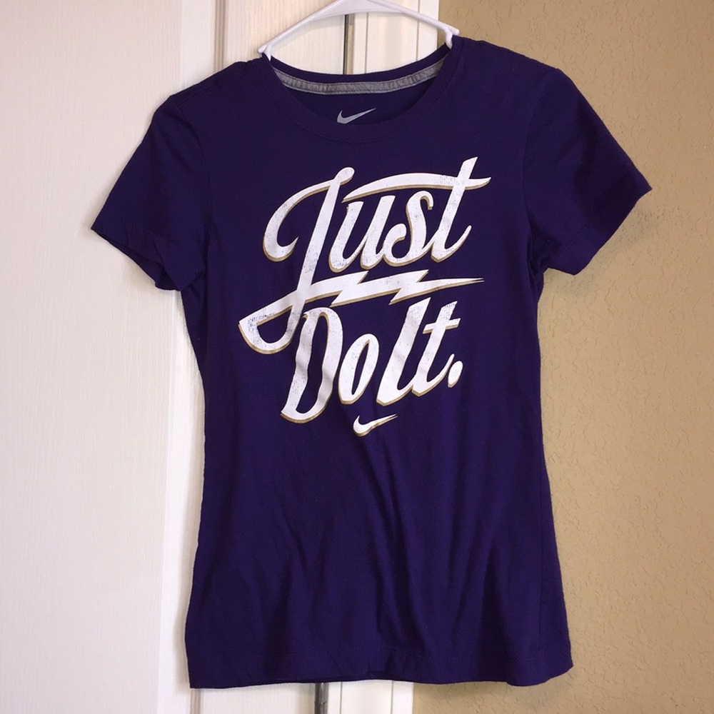 Nike Women’s adult small Tee slim fit